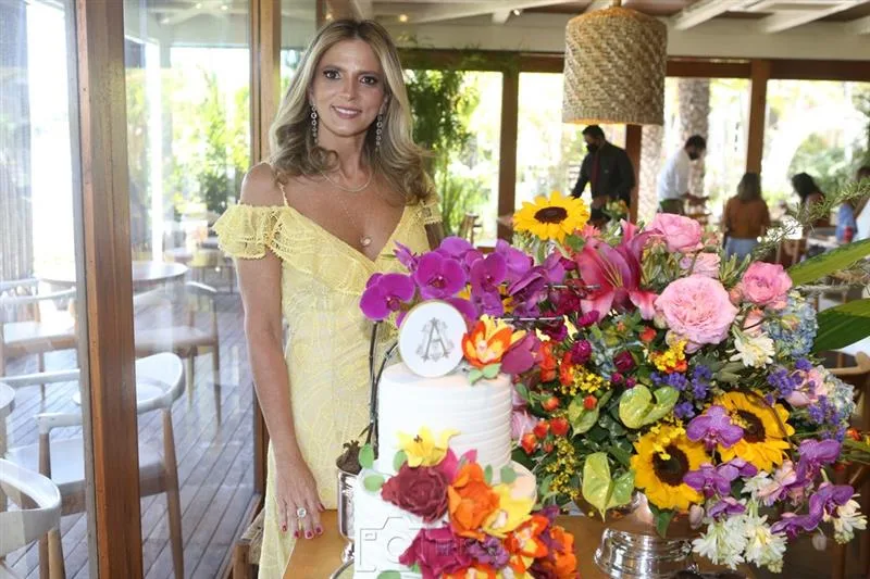 Michelle Aragão celebra aniversário no Colosso