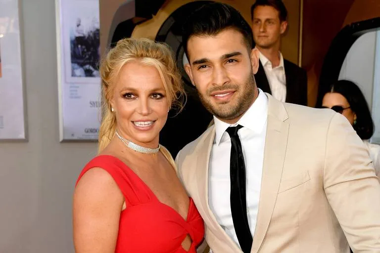 Britney Spears fica noiva de Sam Asghari após quatro anos de namoro