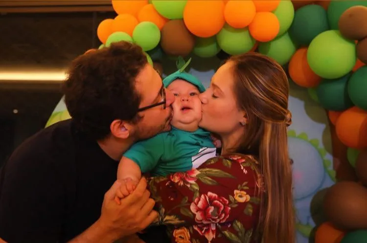 Letícia Teixeira e Gabriel Dias Branco comemoram 10 meses do herdeiro Emanuel