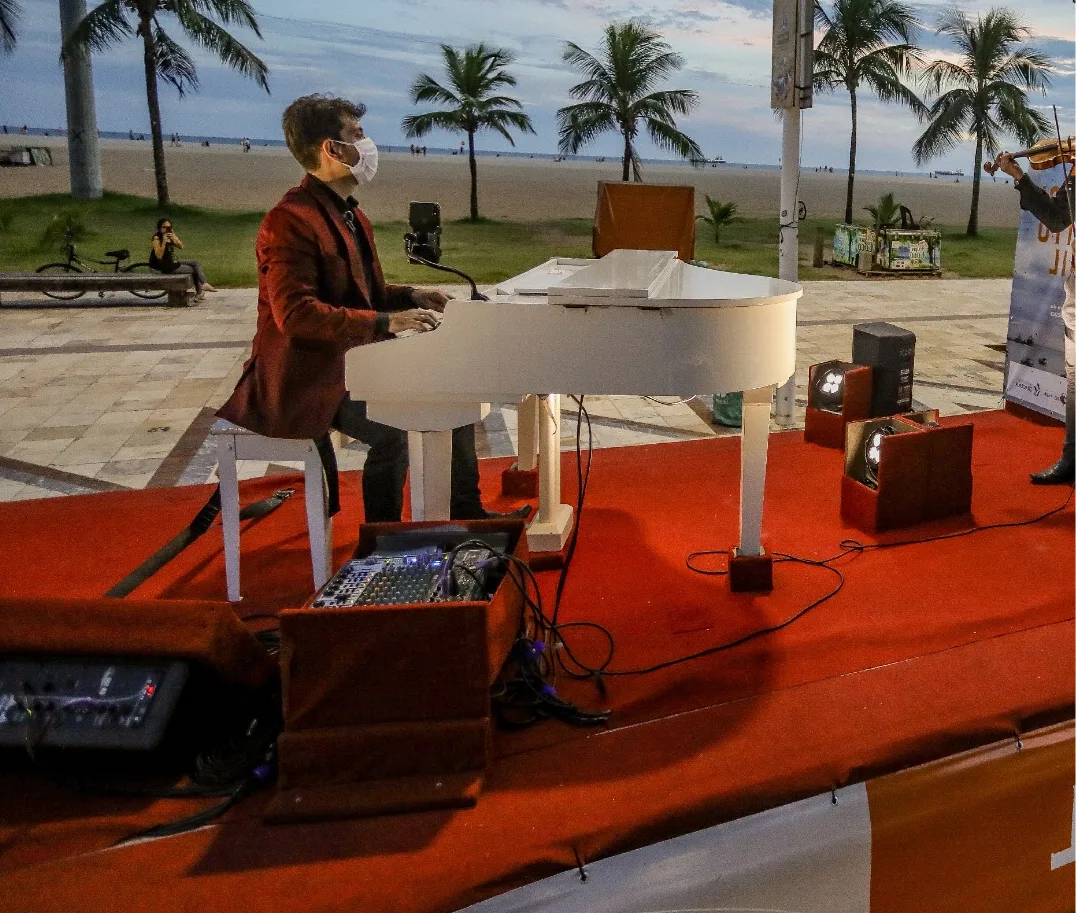 Projeto Pôr do Sol recebe dupla Elisângela e Júnior e o músico Rômulo Santaray neste domingo