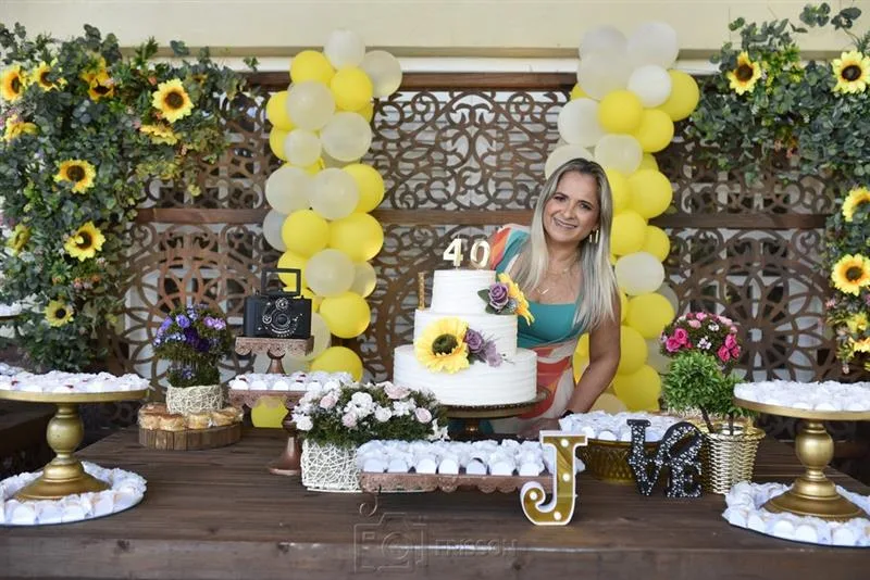 Jocy Jinkings festeja sua chegada aos 40 anos com muito frisson