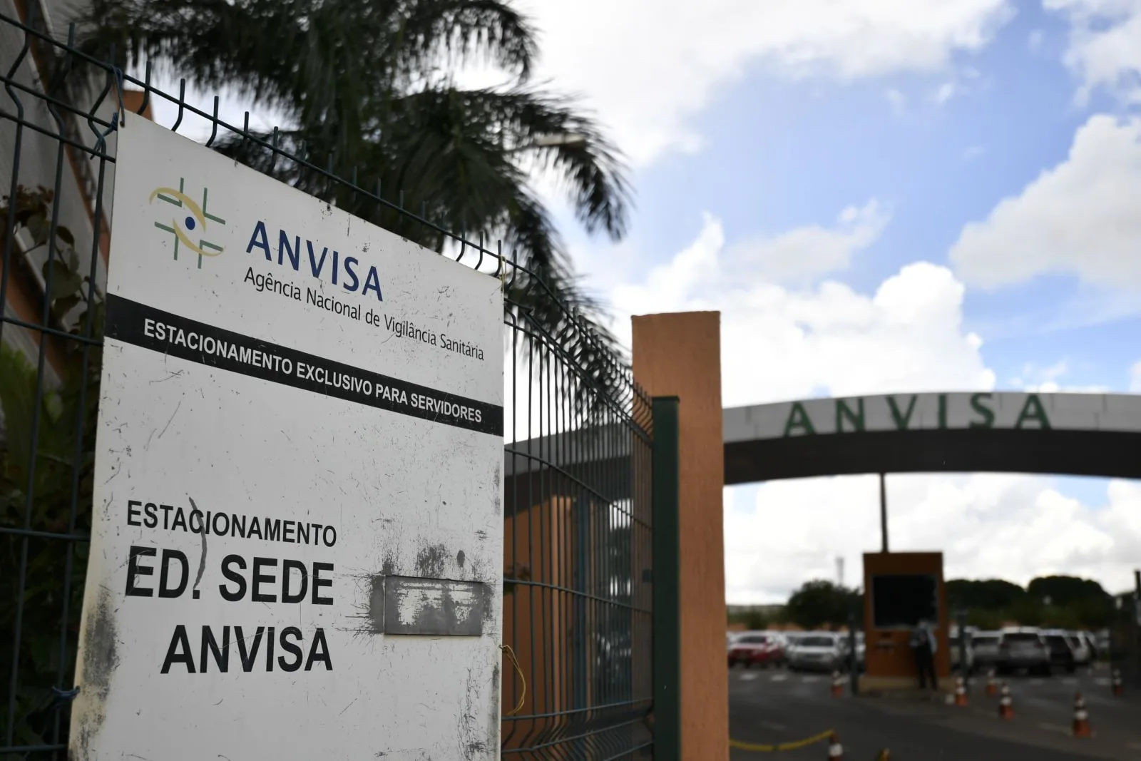 Anvisa determina recolhimento de lotes interditados da CoronaVac
