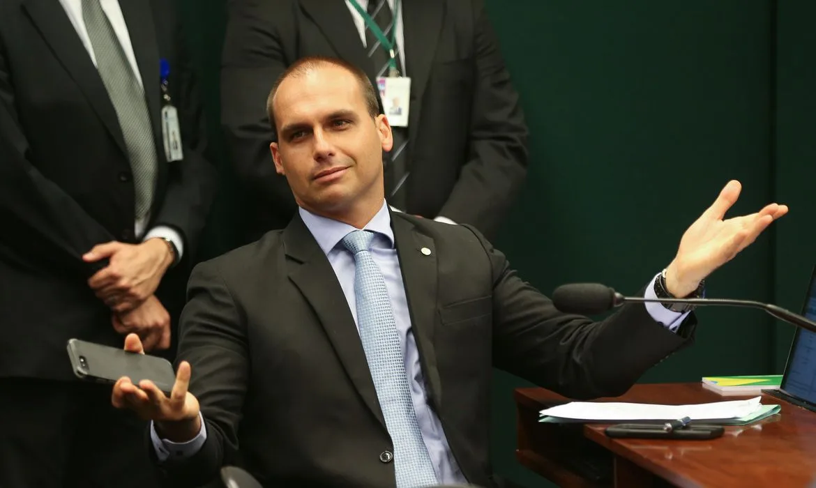 Eduardo Bolsonaro, ministra Tereza Cristina e Bruno Bianco, da AGU, recebem diagnóstico de Covid