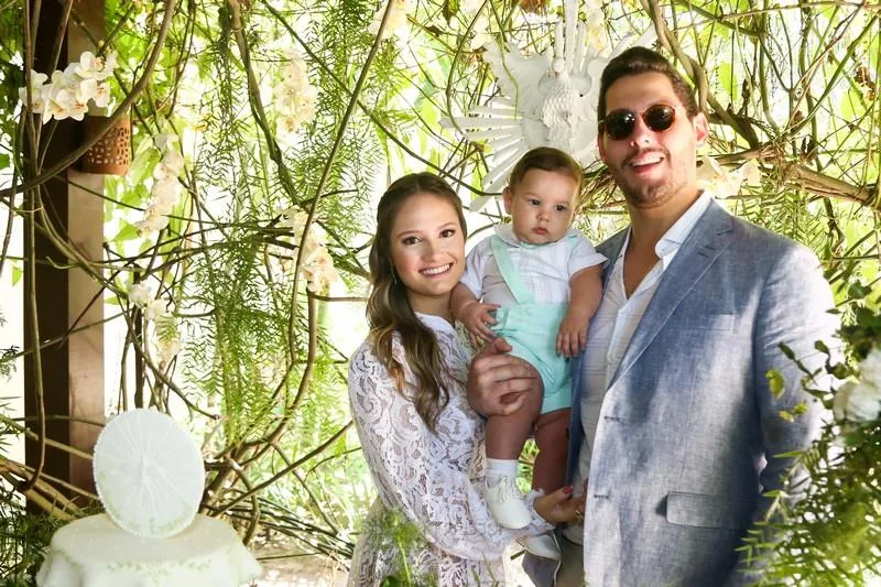 Letícia Teixeira e Gabriel Dias Branco batizam o filho Emanuel