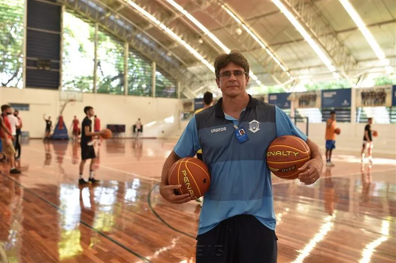 Treinador do Basquete Cearense, Dannyel Russo tem trajetória marcada pelo esporte