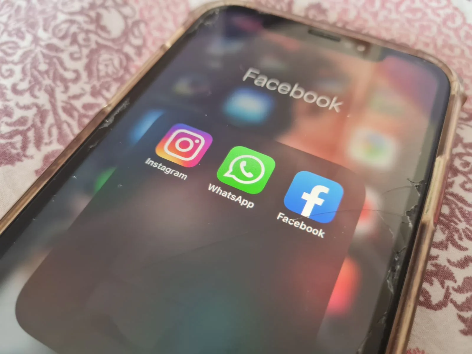 WhatsApp, Facebook e Instagram apresentam instabilidade nesta segunda