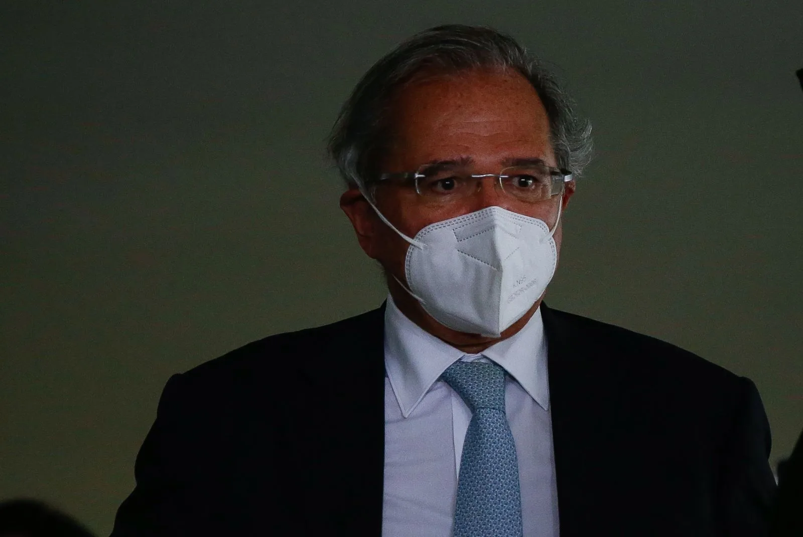 Empresas de Guedes e Campos Neto em paraísos fiscais provocam suspeitas de conflitos de interesse