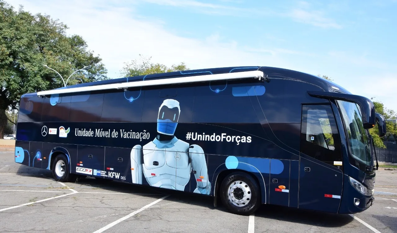 Ônibus da Cruz Vermelha para vacinação deve circular zonas de vulnerabilidade de Fortaleza