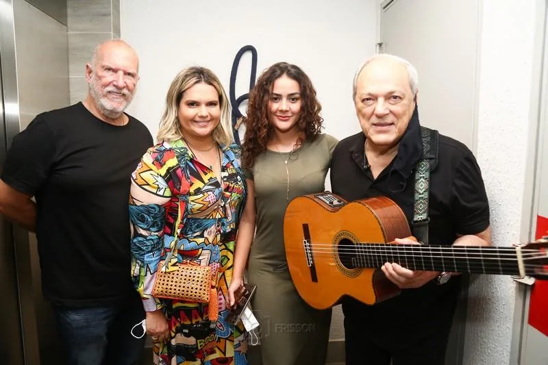 Toquinho e Camilla Faustino causam frisson no Porto das Dunas Praia Hotel