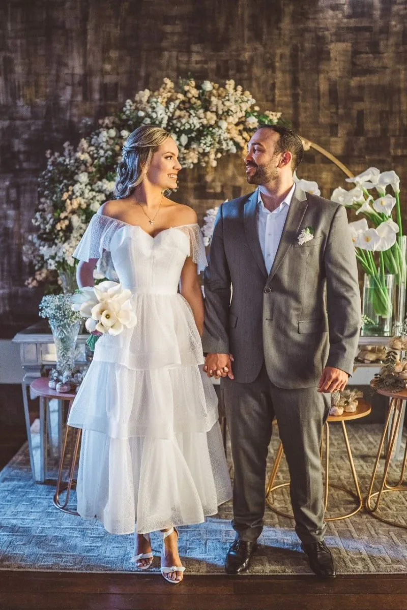 Priscila Holanda e Leonardo Rodrigues casam no civil