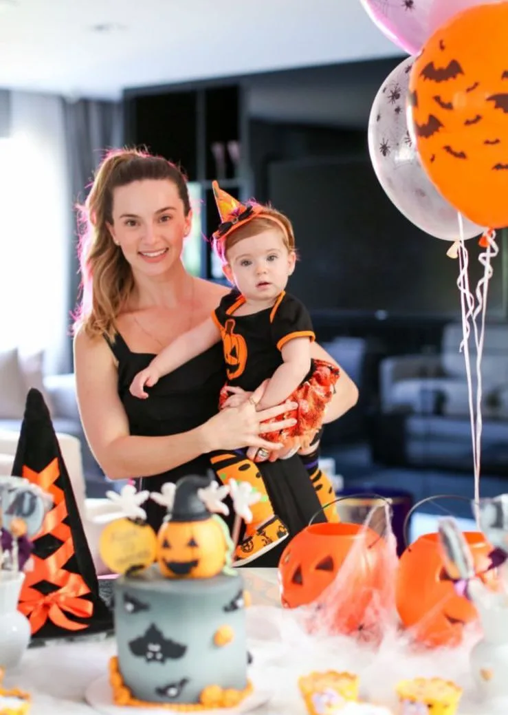 Laime e Lucas Câmara festejam os dez meses da filha Alice