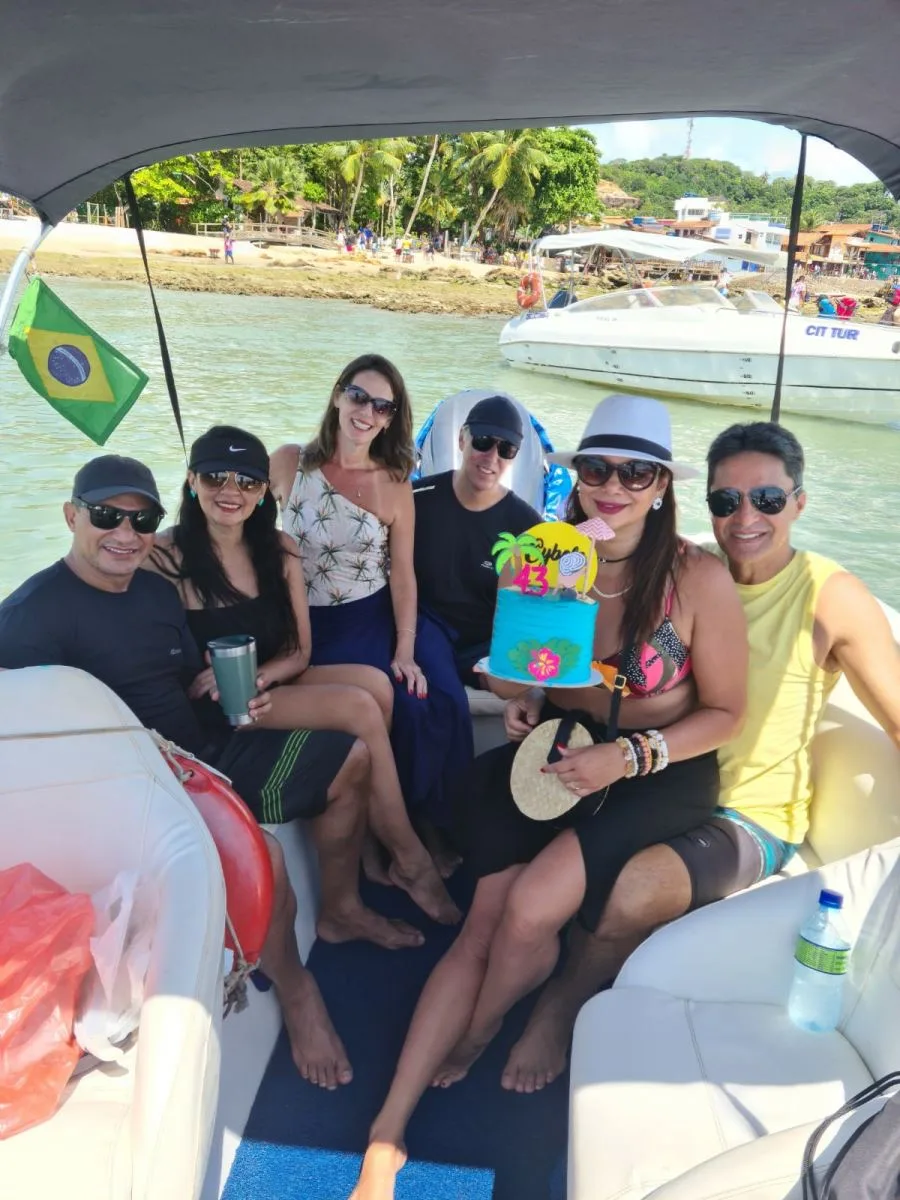 Camila Leite e Igor Veras viajam para Bahia e comemoram aniversário de amiga, Cybele Cysne