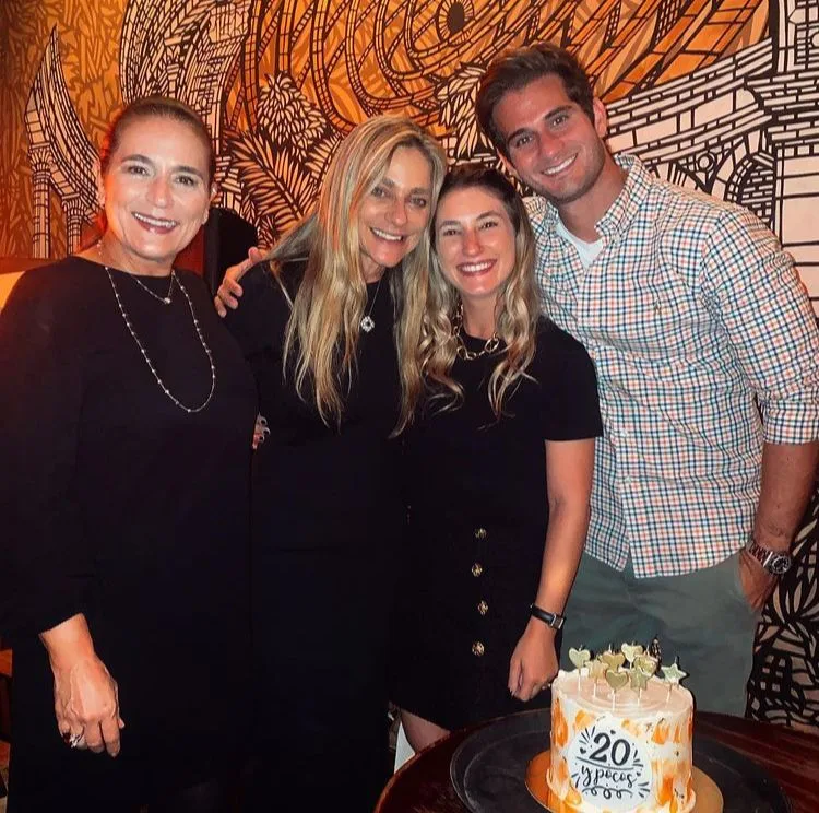 Bruna Magalhães comemora aniversário com muita alegria