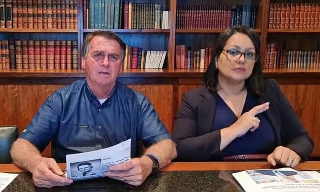 Facebook derruba live em que Bolsonaro associa vacinação contra Covid e Aids; informação é enganosa