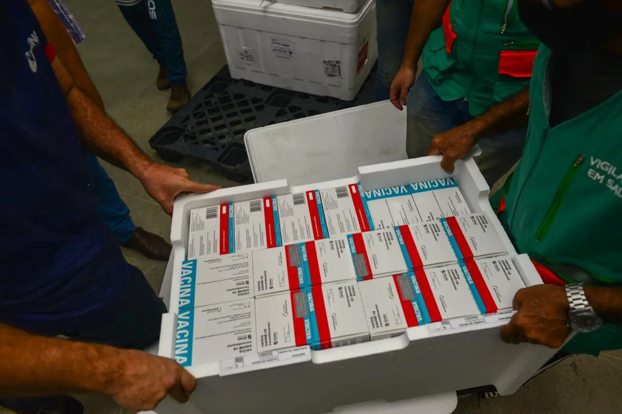 Por falta da vacina AstraZeneca em Fortaleza, cidadãos apontam atraso na segunda dose
