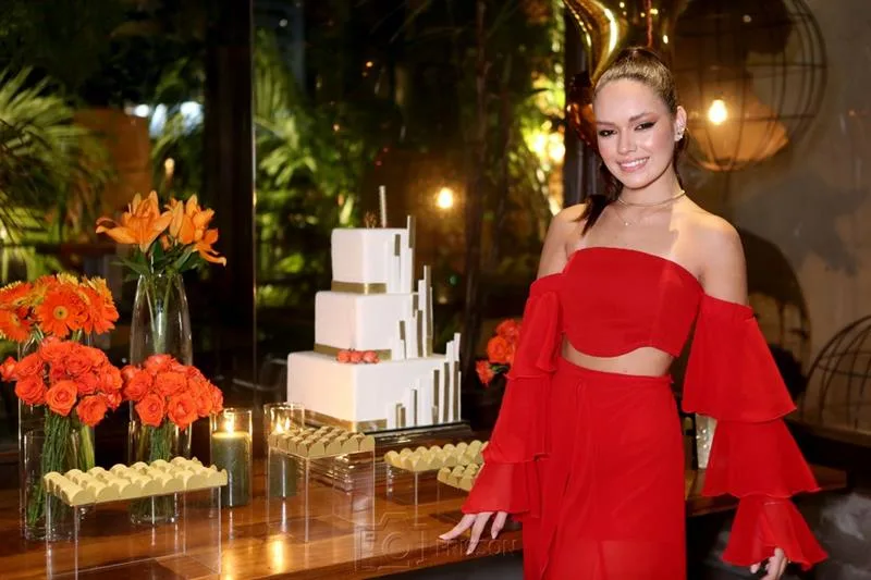Valentina Bezerra festeja seus 15 anos em noite especial