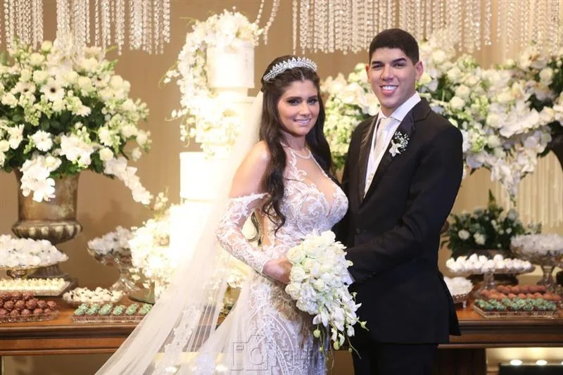 Cantor Zé Vaqueiro e Ingra Soares casam em noite de frisson