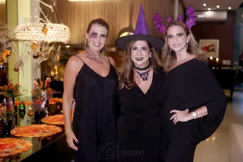 Alexandra Pinto reúne amigas para Happy Halloween