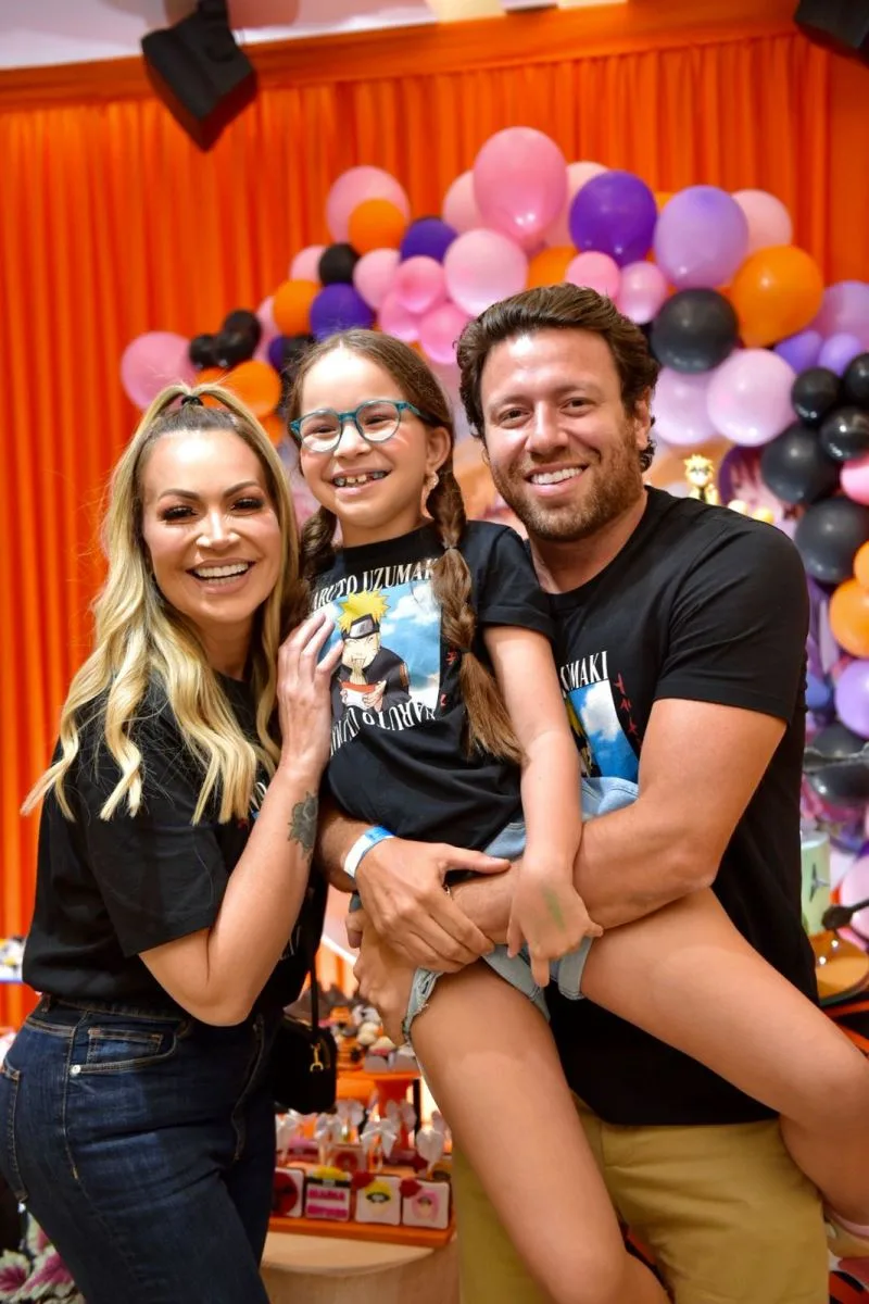 Solange Almeida e Wagner Miau comemoram os oito anos da filha Maria Esther