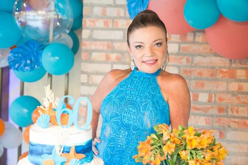 Samara Dias celebra sua entrada no rol dos 60 anos