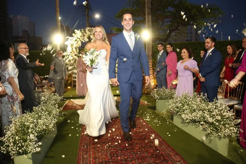 Lígia Bulcão e Bruno Nogueira dizem "sim" ao amor em cerimônia romântica