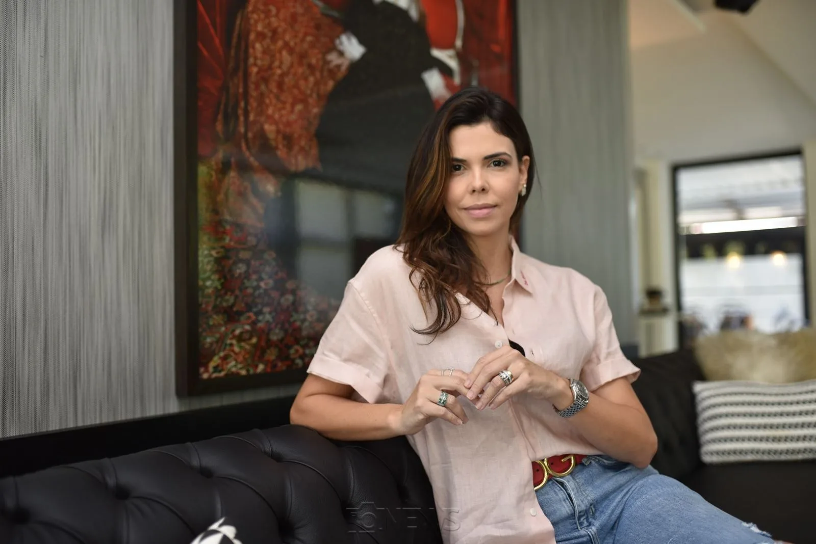 Designer de interiores, Milena Munhoz constrói projetos a partir de elementos “eternos” e conforto