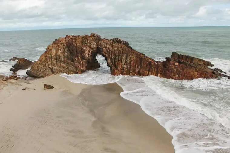 Após ter sido considerada imprópria, Praia de Jericoacoara está própria para banho, diz Semace