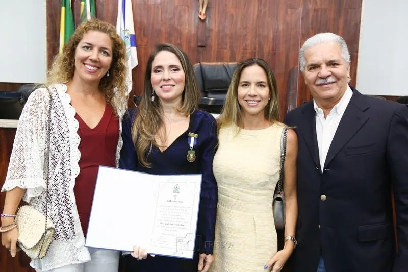 Águeda Muniz recebe a Medalha Boticário Ferreira