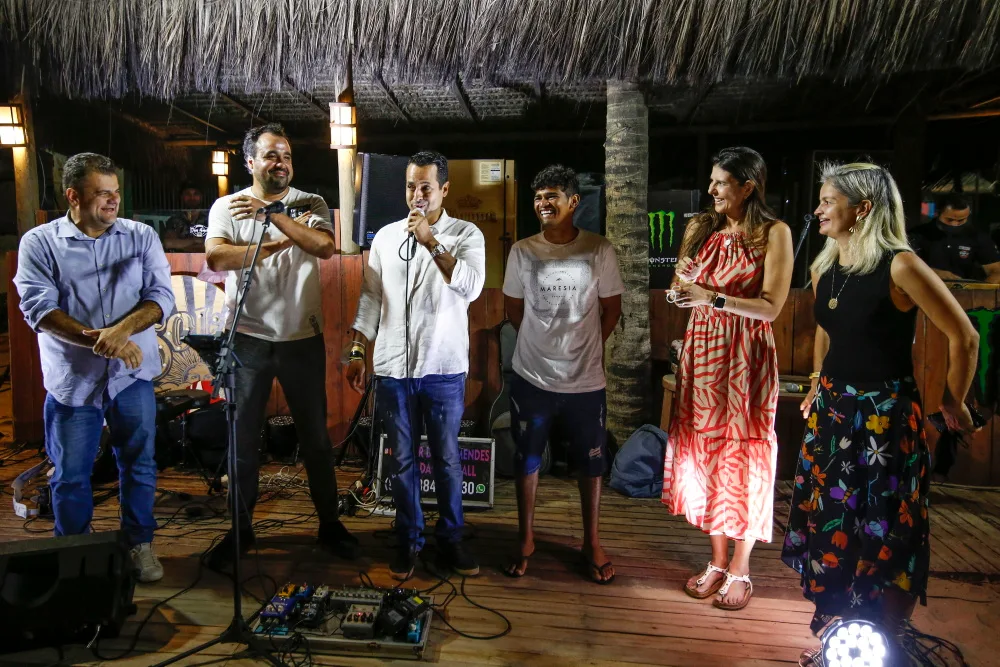 Evento Superkite promove coquetel na Praia do Cumbuco com presença de atletas e diretores