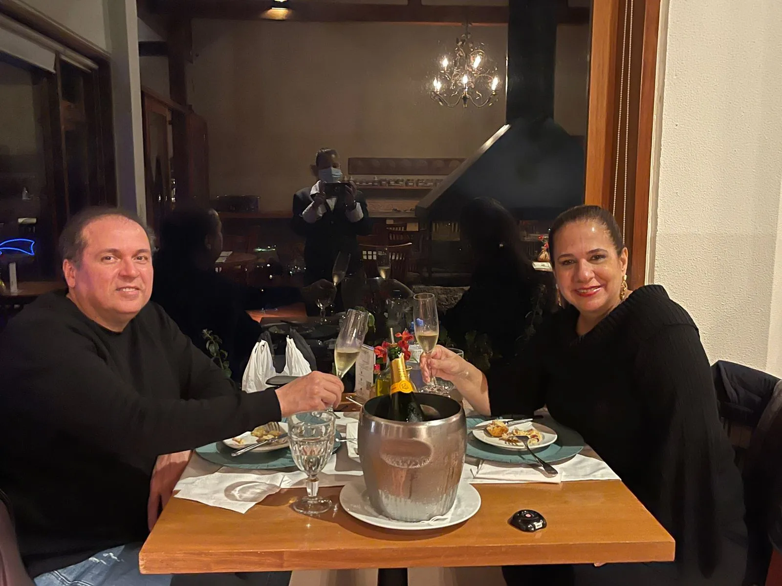 Martinha e George Assunção brindam 25 anos de casados