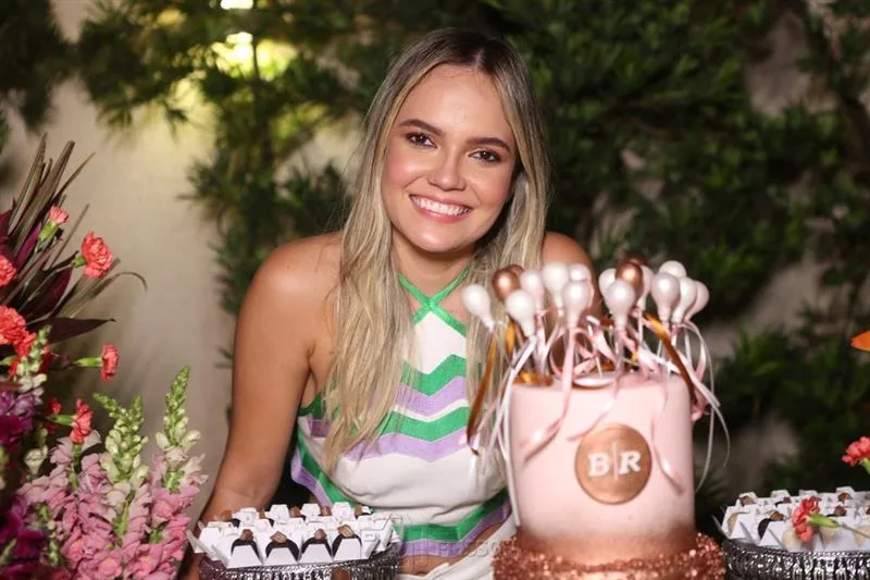 Bárbara Rabelo celebra troca de idade