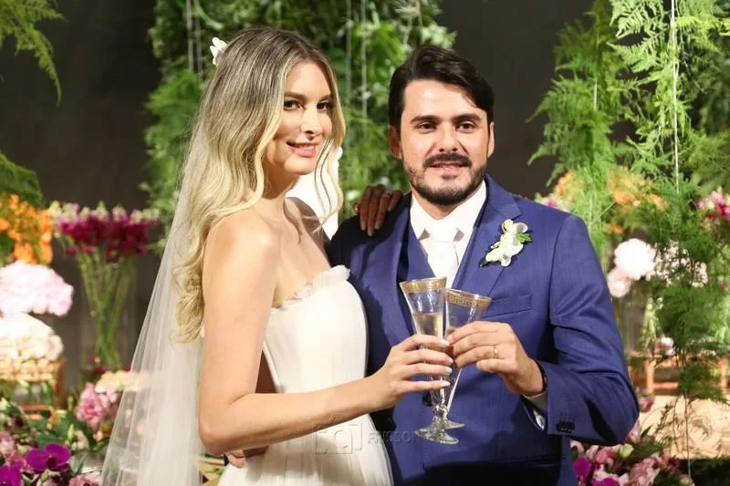 Maiara Pinho e Vitor Holanda dizem "sim" ao amor