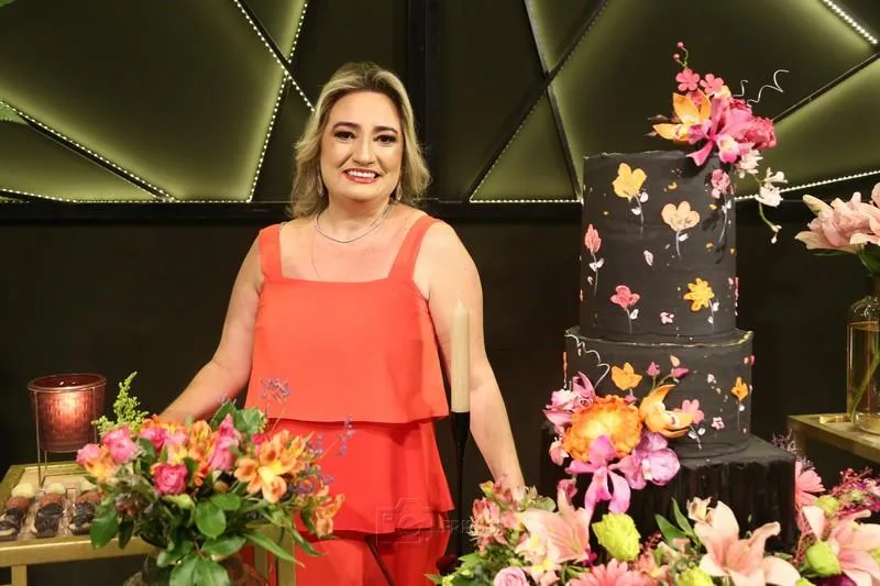 Mirella Bessa celebra nova primavera entre os mais queridos