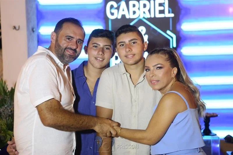 Shirley e Eduardo Magalhães festejam os 15 anos dos filhos Gabriel e Rafael