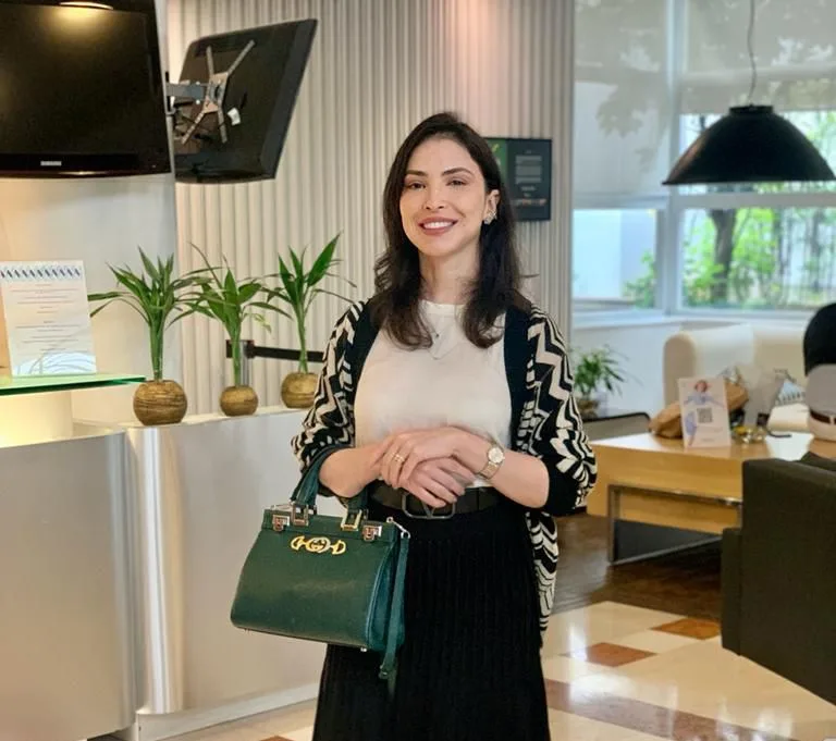 Dermatologista Lia Albuquerque aterrissa em São Paulo para atualização