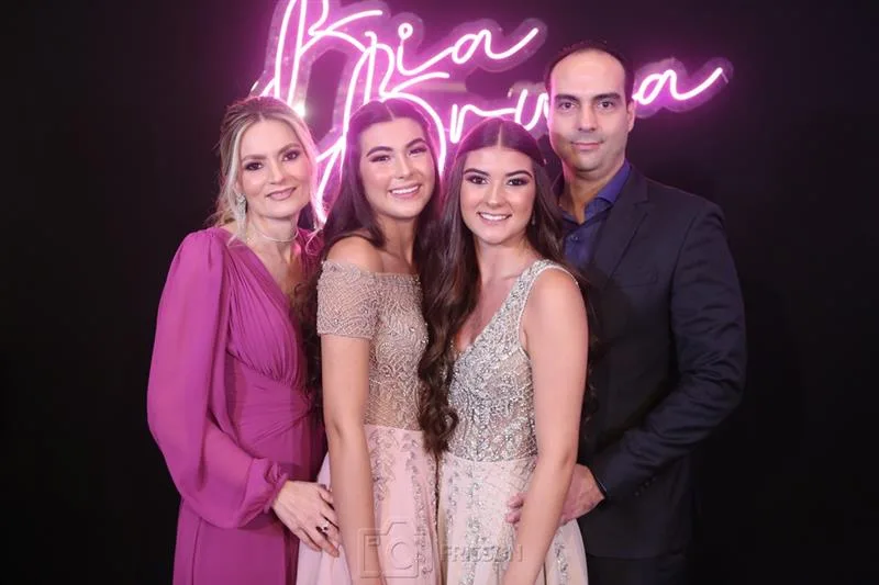Ana Karol e Juliano Pereira armam festão duplo para 15 anos de Beatriz e Bruna
