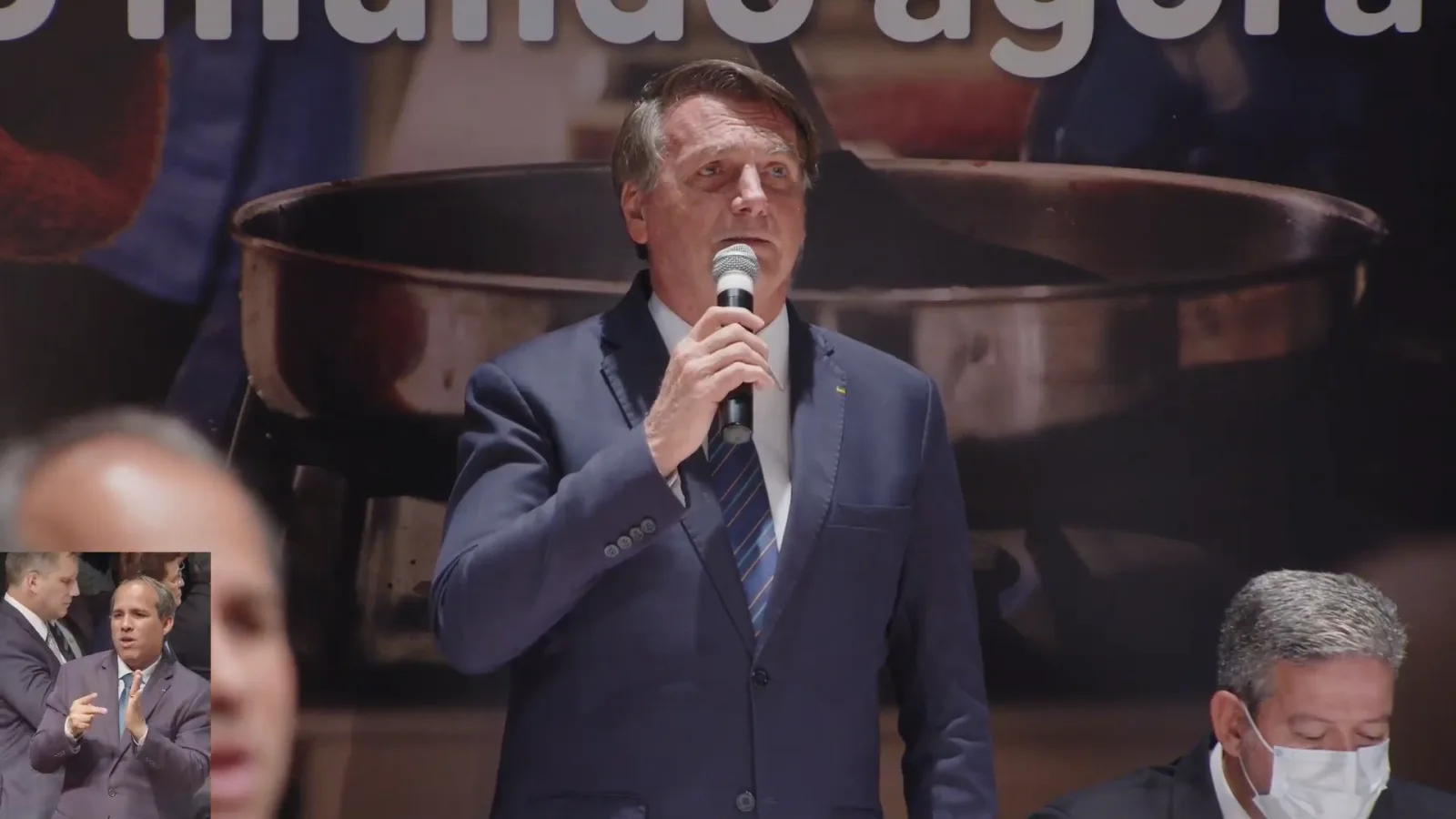 Após dois anos sem partido, Bolsonaro assina filiação ao PL; assista cerimônia ao vivo