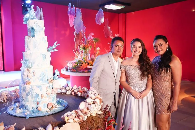 Eva Melina celebra seus 15 anos em festão no La Maison