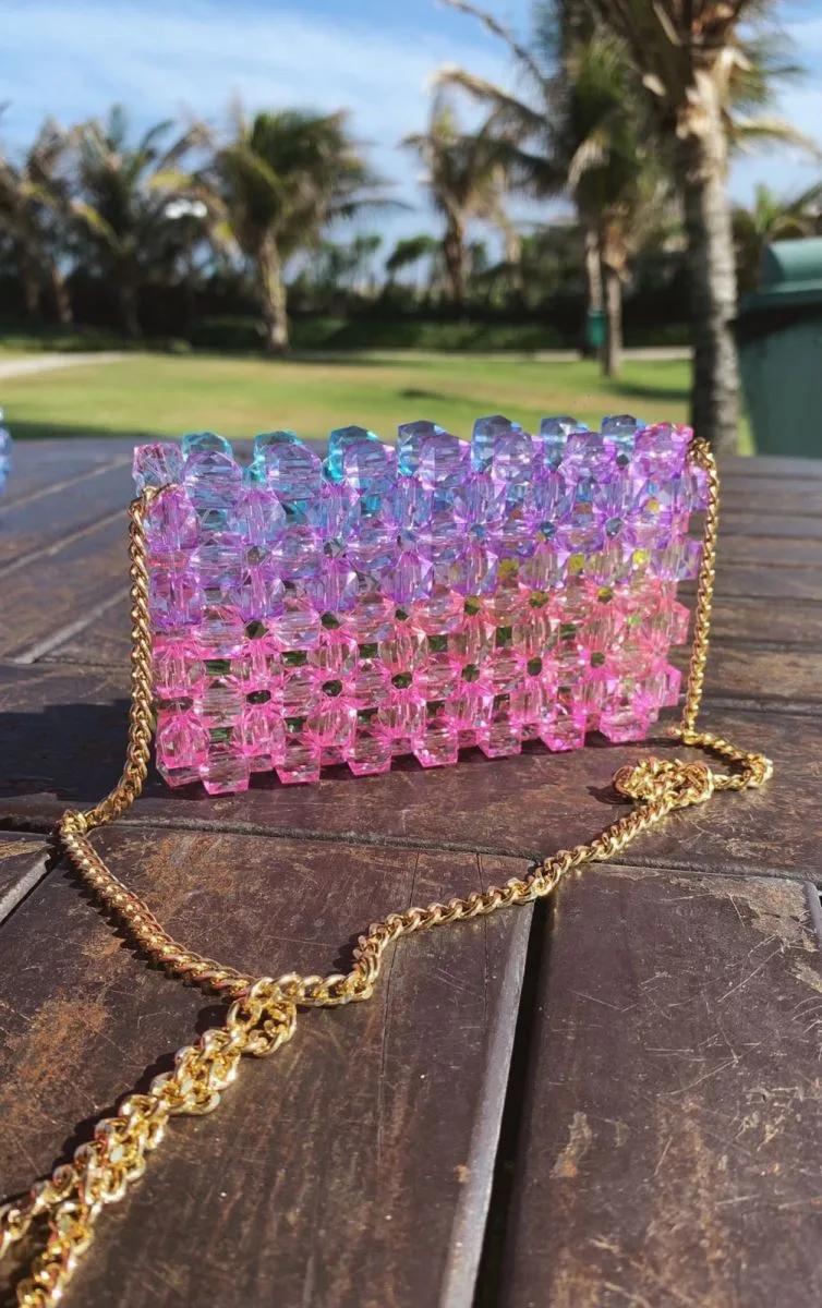 Loja on-line lança primeira coleção com beaded bags, as "bolsas de miçanga", nesta terça