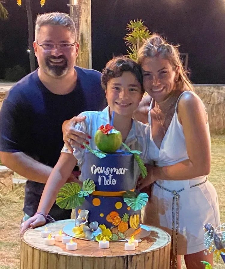 Vanessa e Mário Queirós comemoram os 13 anos do filho Deusmar Neto