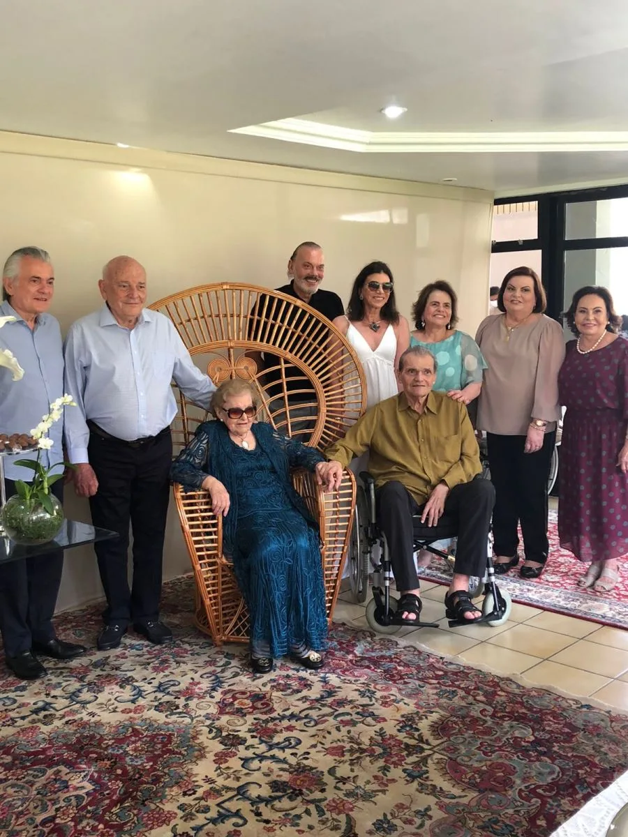 Rosele Pinheiro recebe os parabéns por seus 99 anos