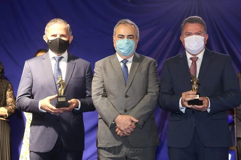 CDL Fortaleza entrega Troféu Iracema em noite de brilho duplo