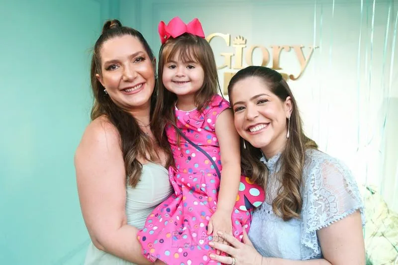 Bruna e Bianca Teixeira inauguram a Giory Kids em tarde e noite de frisson