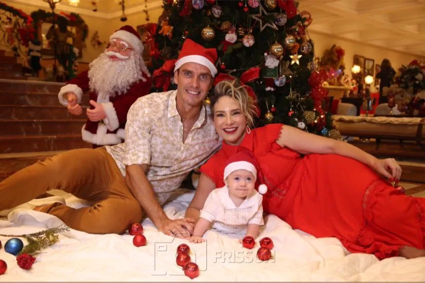 Em clima de Natal, Gaída e Flavio Furtado celebram os nove meses do filho Miguel Neto