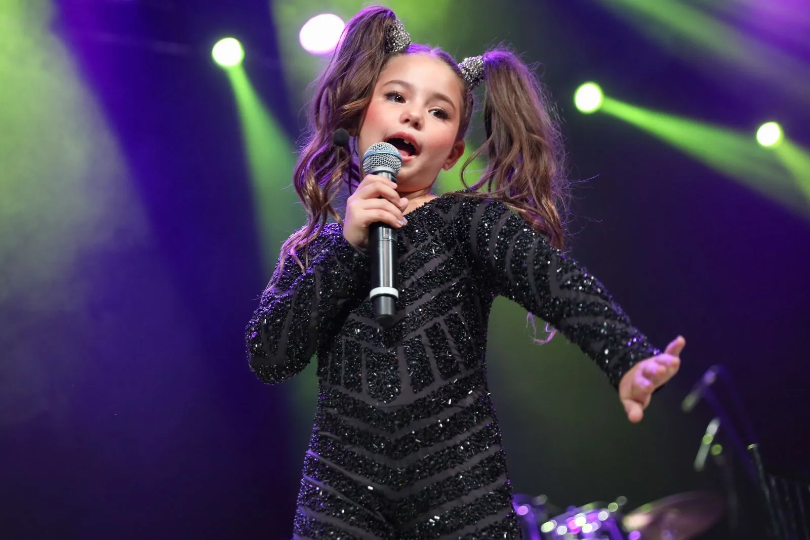Com apenas 6 anos, cearense Sophia Eldo possui mais de 20 títulos de miss e inicia carreira musical