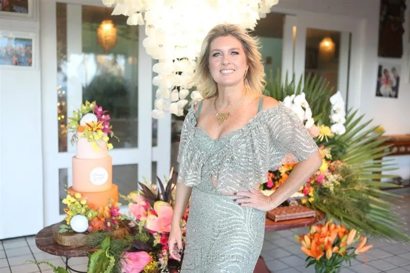 Monique Barreira comemora aniversário em grande estilo