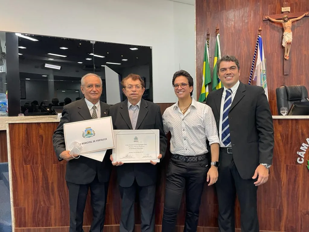 Câmara homenageia segmento óptico em sessão solene