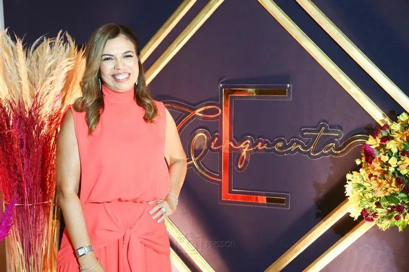Ednice Bezerra celebra seus 50 anos em festão no L'Ô