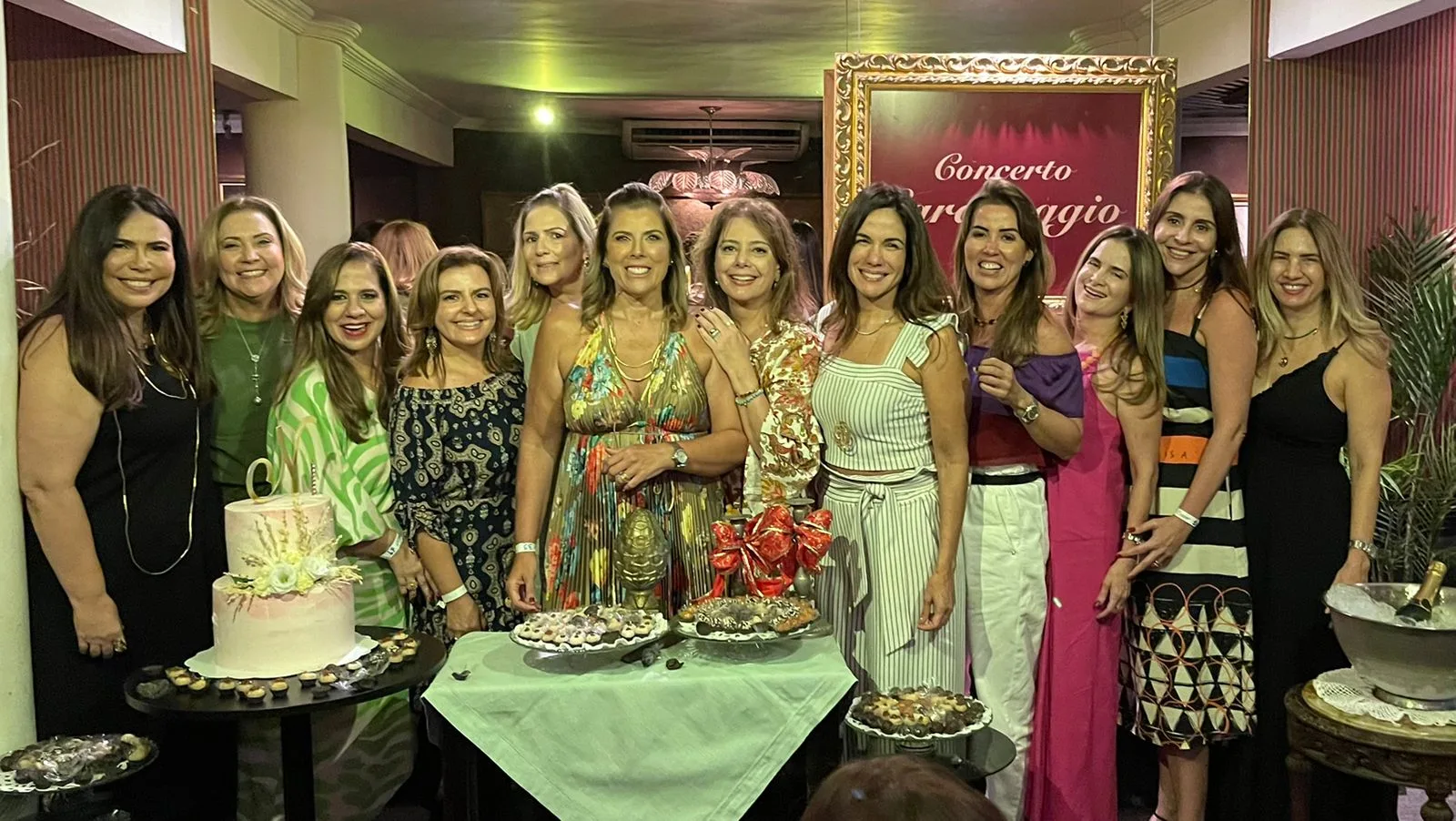 Nara Acioly ganha os parabéns de turma de amigas