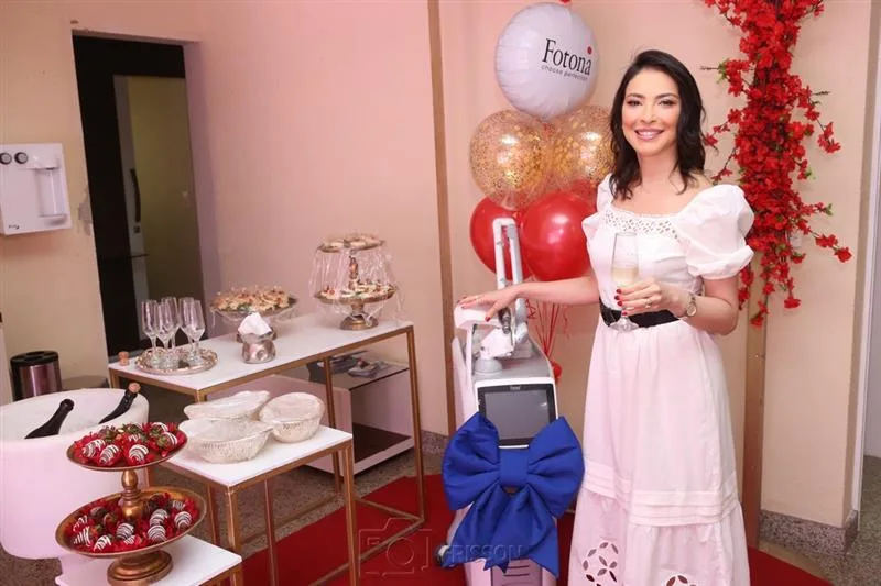 Dermatologista Lia Albuquerque apresenta o Fotona Starwalker em sua Dermanúcleo